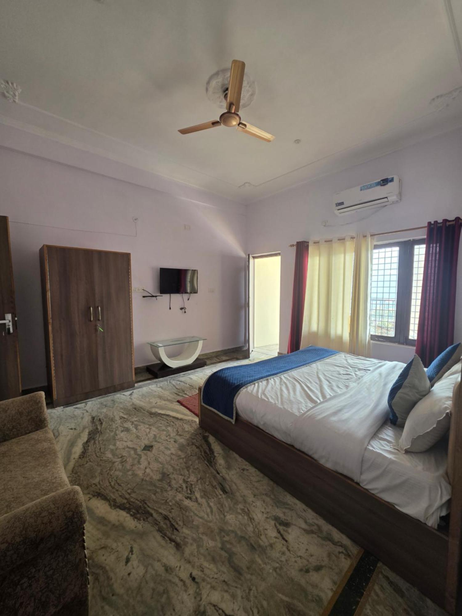 Siddhi Vinayak Hotel And Banquet Bhīm Tāl Exteriör bild