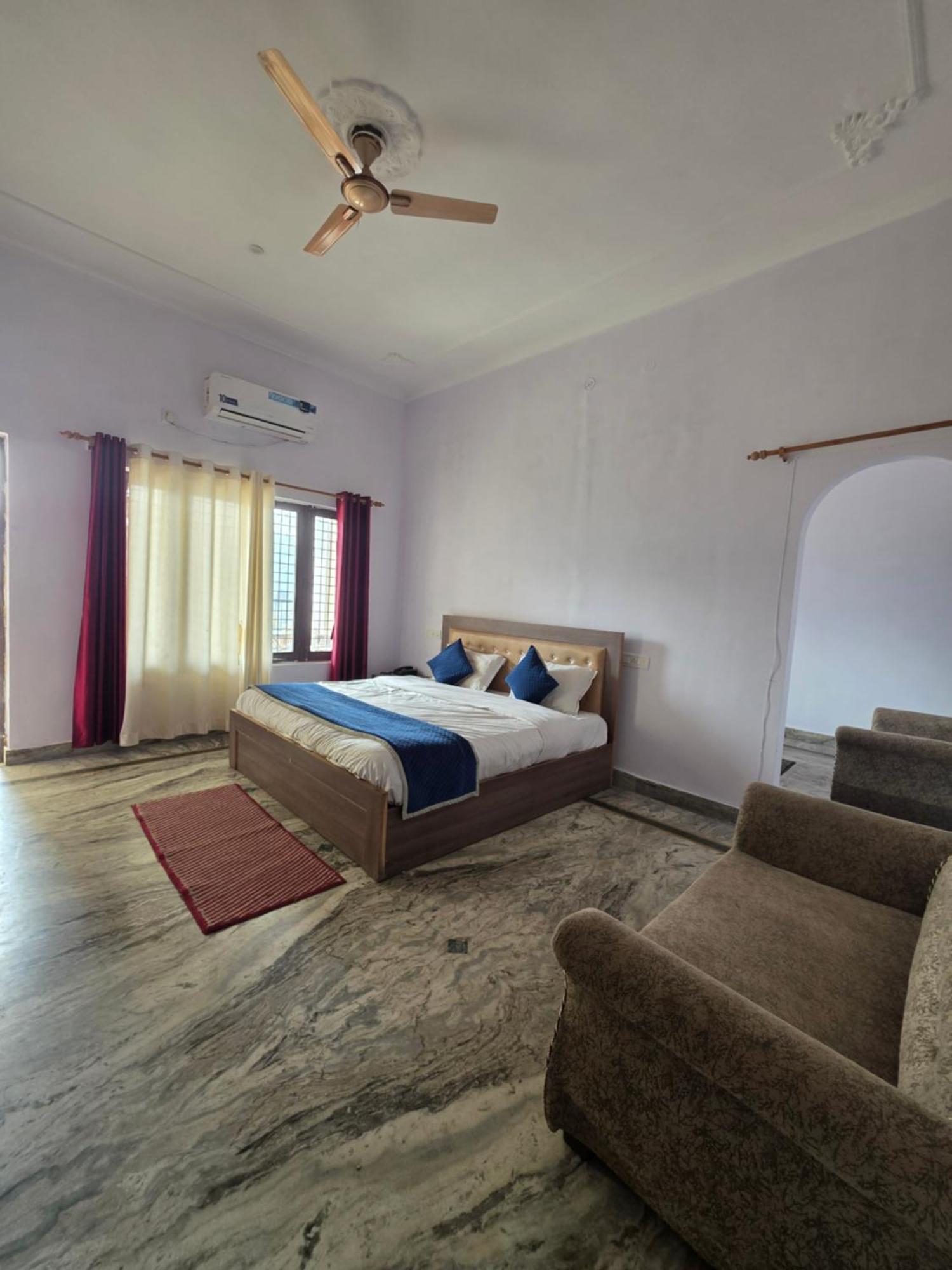 Siddhi Vinayak Hotel And Banquet Bhīm Tāl Exteriör bild